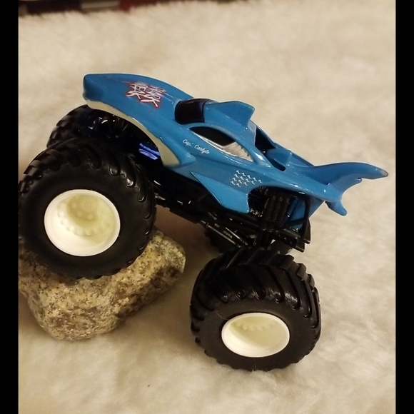 hot wheels monster jam shark